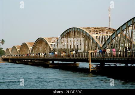 SENEGAL. REGIONE DI SAINT LOUIS. CITTÀ DI SAINT LOUIS, PATRIMONIO MONDIALE DELL'UNESCO, FAIDHERBE BRIDGE Foto Stock