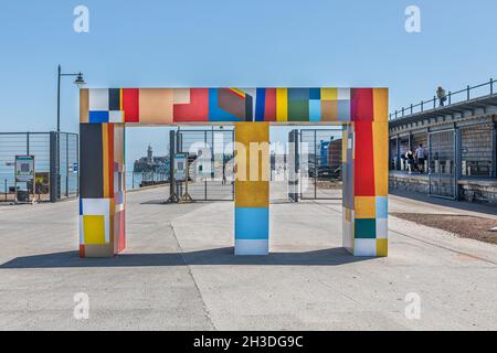 Atsiaƒu ƒe agbo nu (Gateways of the Sea) 2020 di atta Kwami per la Triennale di Folkestone del 2021. Foto Stock