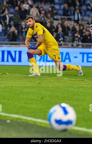 Roma, Italia. 27 ottobre 2021. Pietro Terracciano (ACF Fiorentina) durante il Campionato Italiano di Calcio una partita 2021/2022 tra SS Lazio e ACF Fiorentina allo Stadio Olimpico di Roma il 27 ottobre 2021. Credit: Independent Photo Agency/Alamy Live News Foto Stock