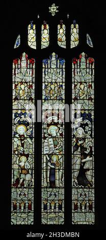 Una vetrata di C e Kempe & Co. Saints Anne, Elizabeth e Anna la profetessa, St Andrew's Church, Denton, Lincolnshire Foto Stock