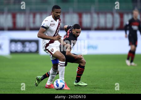 Gleison Bremer di Torino FC controlla la palla durante la Serie A match tra AC Milan e Torino FC . Foto Stock