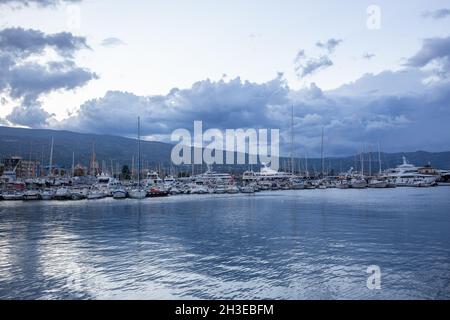 Riposto, Sicilia - 22 luglio 2021: Porto dell'Etna, Marina di Riposto, Porto dell'Etna Foto Stock