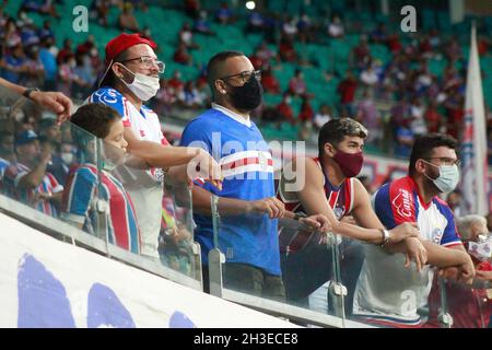 Salvador, Brasile. 27 ottobre 2021. Nella foto, i tifosi di Bahia, durante la partita tra Bahia x Ceará/CE, il gioco che è stato rinviato a causa della mancanza di pubblico del Campionato brasiliano della Serie A 2021, tenuto all'Arena Fonte Nova Stadium, a Salvador (BA), questo Mercoledì (27). Credit: Márcio Roberto/FotoArena/Alamy Live News Foto Stock