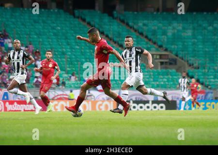 Salvador, Brasile. 27 ottobre 2021. Nella foto, centrocampista Raí, durante la partita tra Bahia x Ceará/CE, il gioco che è stato rinviato a causa della mancanza di pubblico del Campionato brasiliano della Serie A 2021, tenuto all'Arena Fonte Nova Stadium, a Salvador (BA), questo Mercoledì (27). Credit: Márcio Roberto/FotoArena/Alamy Live News Foto Stock