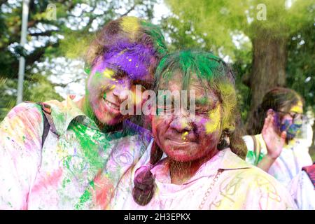 Dhaka, Bangladesh - 28 ottobre 2021: Dopo quasi due anni, gli esami SSC inizieranno il 14 novembre, così gli studenti della scuola Udayan nella capitale Foto Stock