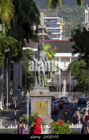 Statua di Bertrand-Franois Mahé, comte de la Bourdonnais, 1699 – 1753, Port Louis, Mauritius, Isole Mascarene. La Bourdonnais. Ufficio navale francese Foto Stock