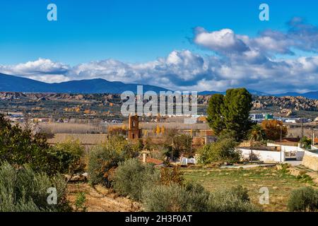 Guadix nel territorio della Sierra Nevada, provincia di Granada, Andalusia, Spagna. Guadix è famosa per le sue case grotta. Queste case grotta sono in alto nel hi Foto Stock