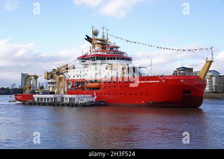 Il RRS Sir David Attenborough è ancorato a Greenwich, Londra. La nave di ricerca polare più avanzata del Regno Unito è a Londra per segnare l'inizio della conferenza sul clima del Cop26. Data foto: Giovedì 28 ottobre 2021. Foto Stock