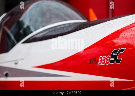 Biala Podlaska, Polonia - 22 giugno 2014: Giorno di apertura delle leggende polacche dell'aviazione (Fundacja Legendy Lottwa) - Extra 330 (SP-TLC) Foto Stock