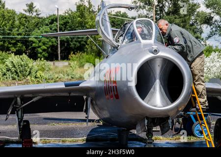 Biala Podlaska, Polonia - 22 giugno 2014: Giorno di apertura delle leggende polacche dell'aviazione (Fundacja Legendy Lottwa) - SB Lim-2 (SP-YNZ) Foto Stock