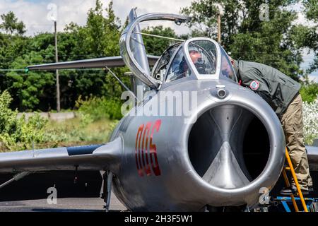 Biala Podlaska, Polonia - 22 giugno 2014: Giorno di apertura delle leggende polacche dell'aviazione (Fundacja Legendy Lottwa) - SB Lim-2 (SP-YNZ) Foto Stock