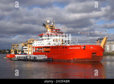 28/10/2021. River Thames Greenwich UK il RRS Sir David Attenborough è ormeggiato a Greenwich per partecipare a un festival di tre giorni prima del CO Foto Stock