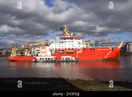 28/10/2021. River Thames Greenwich UK il RRS Sir David Attenborough è ormeggiato a Greenwich per partecipare a un festival di tre giorni prima del CO Foto Stock