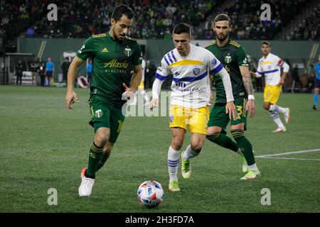 Portland, Stati Uniti. 27 ottobre 2021. I Portland Timbers hanno battuto il terremoto di San Jose 2-0 al Providence Park di Portland, Oregon, il 27 ottobre 2021, sugli obiettivi da Diego Chara e un calcio in bicicletta da Dairon Asprilla, rompendo una streak tre-partita perdendo e mantenendo le speranze di playoff vivo. (Foto di John Rudoff/Sipa USA) Credit: Sipa USA/Alamy Live News Foto Stock