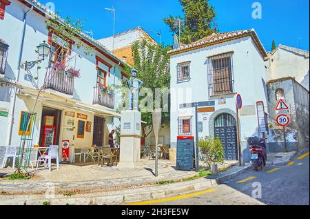 GRANADA, SPAGNA - 27 SETTEMBRE 2019: Il monumento a Chorrojumo il re degli Zingari, situato al piccolo caffè in via Peso de la Harina di Sacromon Foto Stock