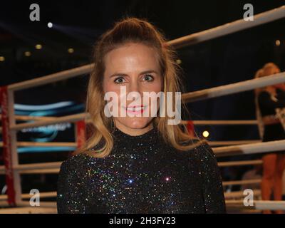 Presentatore TV Stephanie Müller-Spirra al SES Boxing Gala il 9 ottobre 2021 a Magdeburg Foto Stock