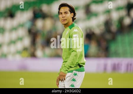 Siviglia, Spagna. 27 ottobre 2021. Diego Lainez in azione durante la partita la Liga Santander tra Real Betis e Valencia CF allo stadio Benito Villamarin. (Punteggio finale: Real Betis 4:1 Valencia CF). Credit: SOPA Images Limited/Alamy Live News Foto Stock