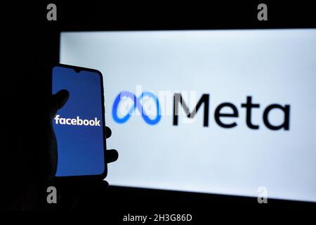 Facebook cambia il nome della sua azienda in Meta. Meta è un'azienda di tecnologia sociale Foto Stock