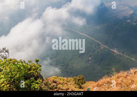 Vista dal Monte Zwegabin vicino a hPa An, Myanmar Foto Stock