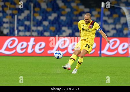 Napels, Italia. 28 ottobre 2021. NAPELS, ITALY - OCTOBER 28: Lorenzo De Silvestri di Bologna FC 1909 durante la Serie A match tra SSC Napoli e Bologna FC allo Stadio Diego Armando Maradona il 28 ottobre 2021 a Napels, Italy (Photo by Ciro Santangelo/Orange Pictures) Credit: Orange Pics BV/Alamy Live News Foto Stock