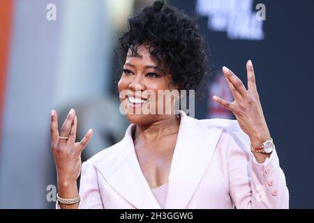 Hollywood, Stati Uniti. 28 ottobre 2021. HOLLYWOOD, LOS ANGELES, CALIFORNIA, USA - OTTOBRE 28: L'attrice Regina King partecipa alla cerimonia delle impronte e delle impronte digitali che la onorò al TCL Chinese Theatre IMAX Forecourt il 28 Ottobre 2021 a Hollywood, Los Angeles, California, Stati Uniti. (Foto di Xavier Collin/Image Press Agency) Credit: Image Press Agency/Alamy Live News Foto Stock