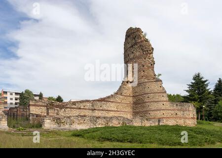 Rovine dell'antica fortezza romana Castra Martis nella città di Kula, regione Vidin, Bulgaria Foto Stock