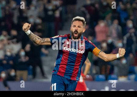 Villarreal, Spagna. 28 ottobre 2021. Jose Luis Morales di Levante UD festeggia durante la Liga spagnola, partita di calcio tra Levante UD e Atletico de Madrid allo Stadio Ciutat de Valencia a Valencia. (Punteggio finale; Levante UD 2:2 Atletico de Madrid) (Foto di Xisco Navarro/SOPA Images/Sipa USA) Credit: Sipa USA/Alamy Live News Foto Stock