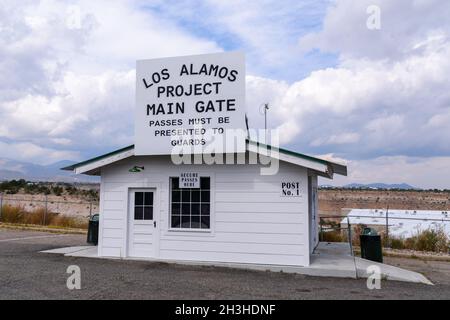 Los Alamos Project Main Gate edificio storico - Los Alamos, New Mexico, USA - 2021 Foto Stock