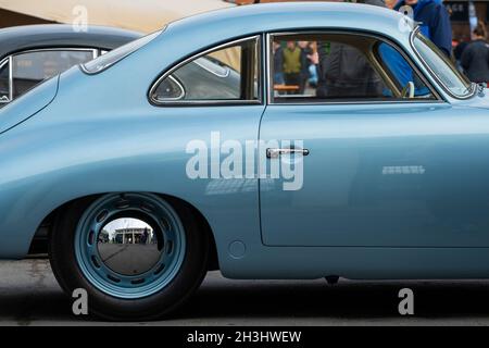 1954 Porsche 356 al Bicester Heritage Centre autunno domenica gara evento. Bicester, Oxfordshire, Inghilterra Foto Stock