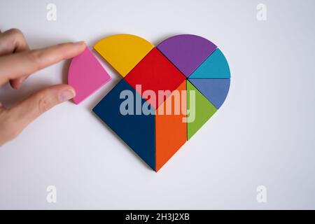 Puzzle cuore concetto. Romantico rapporto e San Valentino Foto Stock