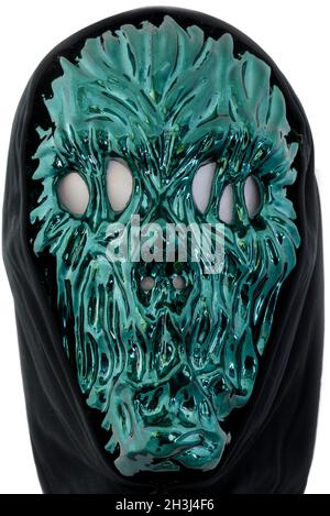 Maschera di Ghoul verde metallizzata con cappuccio isolata contro sfondo bianco Foto Stock