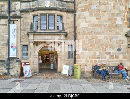 Ingresso alla biblioteca Palace Green a Durham Unversity, Inghilterra. Foto Stock