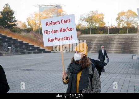 Berlino, Germania. 29 ottobre 2021. Non un centesimo per la prole di Hoecke. Berlino, Germania, il 29 ottobre 2021. (Foto di Michael Kuenne/PRESSCOV/Sipa USA) Credit: Sipa USA/Alamy Live News Foto Stock