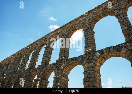 Il famoso e antico acquedotto di Segovia, Spagna Foto Stock