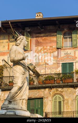 Madonna Verona in Piazza delle Erbe Foto Stock
