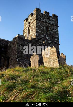 La chiesa di San Michele de Rupe sulla cima del Brent Tor a Dartmoor Devon UK Foto Stock