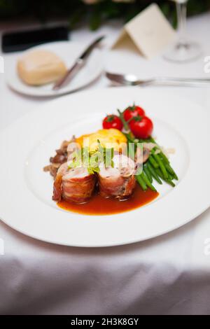 Cena molto gustosa in un ristorante Foto Stock