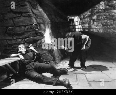 BORIS KARLOFF e DWIGHT FRYE in FRANKENSTEIN: FRANKENSTEIN (1931) -titolo originale: FRANKENSTEIN-, diretto da JAMES WHALE. Credito: FOTO UNIVERSALI / Album Foto Stock