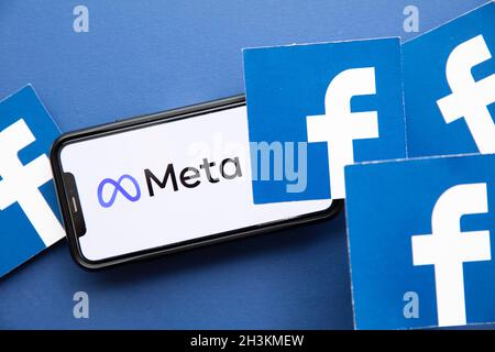 LONDRA, Regno Unito - Ottobre 2021: La società di social media di Facebook cambia il suo nome aziendale in Meta Foto Stock