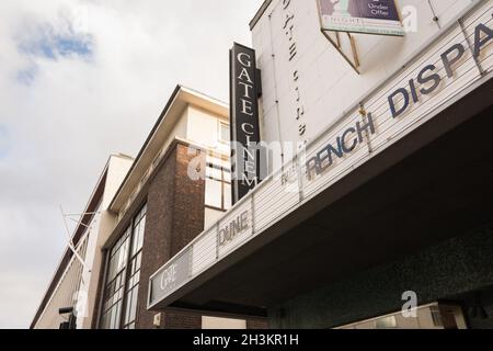 Segnaletica fuori dal Gate Cinema a Notting Hill Gate, Kensington, Londra, W8, Inghilterra, REGNO UNITO Foto Stock