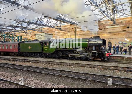 The Flying Scotsman a Carlisle Station Carlisle Cumbria Inghilterra UK Foto Stock