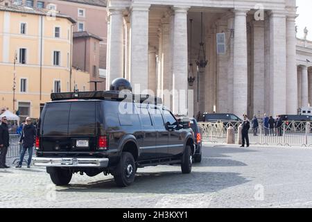 Roma, Italia. 29 ottobre 2021. La processione presidenziale prosegue in via della conciliazione (Photo by Matteo Nardone/Pacific Press) Credit: Pacific Press Media Production Corp./Alamy Live News Foto Stock