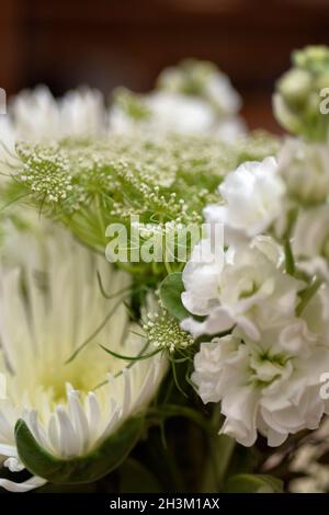 bouquet, brodo bianco, lacci, fiore di crisantemo Foto Stock