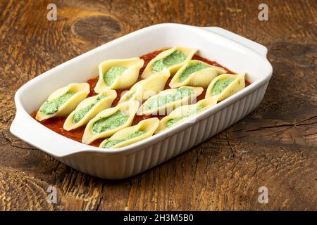 Pasta di conchiglino italiana in casseruola Foto Stock