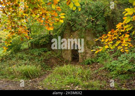 Runins of Mendip Lodge, la casa italiana del 18 ° secolo costruita dal reverendo Dr. Thomas Sedgwick Whalley. Mendip Hills, Upper Langford, North Somerset, Inghilterra. Foto Stock