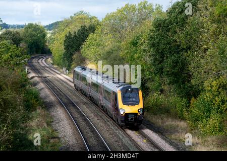 Cross-scountry Voyager treno diesel a Shrewley, Warwickshire, Inghilterra, Regno Unito Foto Stock