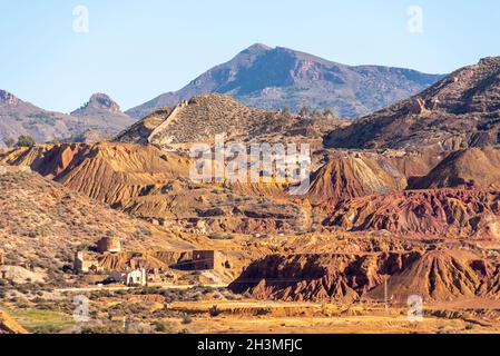 Le riserve minerarie di Mazarron sopra la città di Mazarron, regione di Murcia, Spagna. Miniere storiche disusate. Ferro, piombo, rame e allume estratti dall'epoca romana Foto Stock