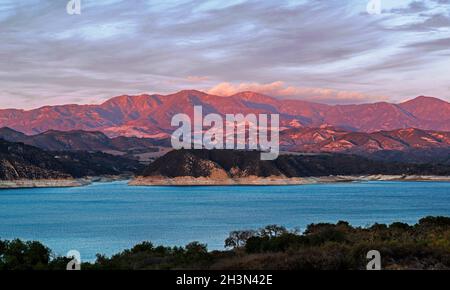 Tramonto al lago Cachuma, Santa Ynez Valley, Santa Barbara County, California Foto Stock