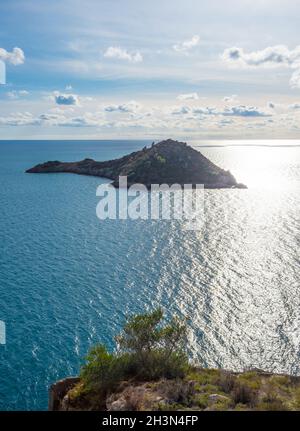 Monte Argentario (Italia) - veduta del monte Argentario sul mare di Tirreno, con i piccoli centri abitati; provincia di Grosseto, regione Toscana. Qui Porto Santo Stefano. Foto Stock