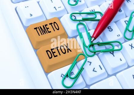 Scrittura visualizzazione tempo di detox. Idea di affari quando purifichi il vostro corpo delle tossine o smetta di consumare la scrittura della droga interessanti argomenti in linea Foto Stock